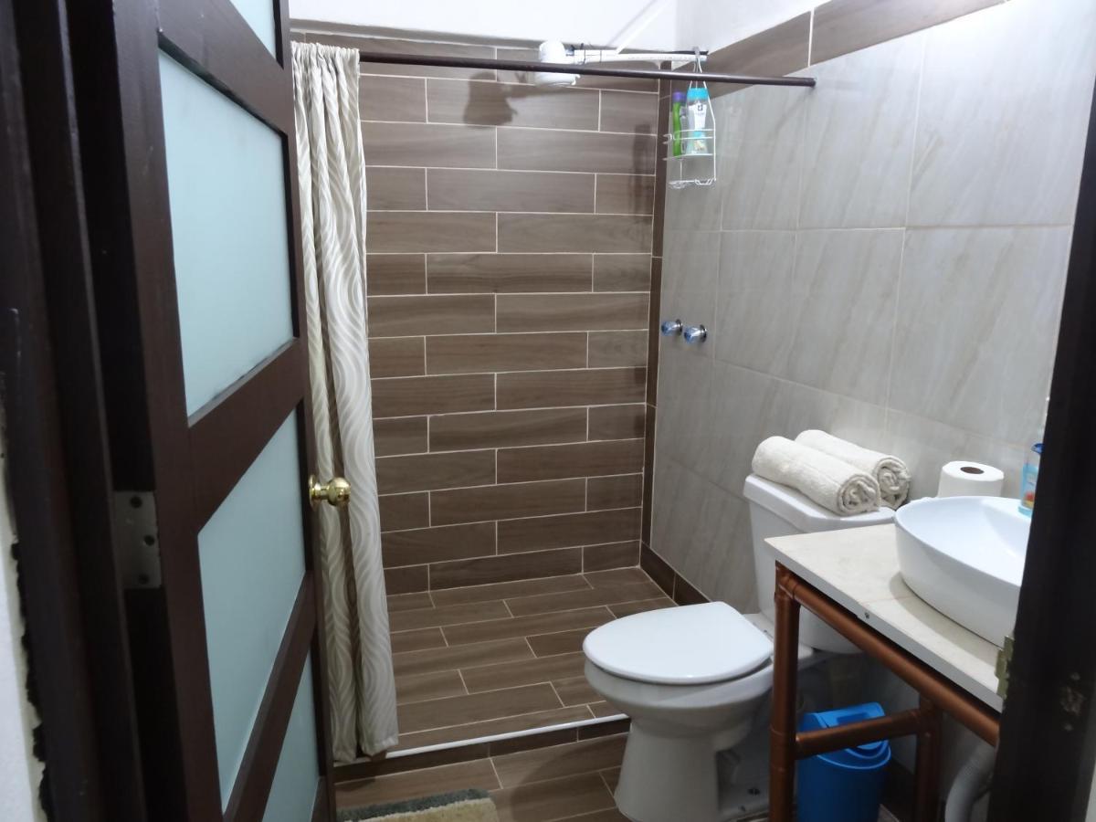 Habitaciones-Comodas-Aire-Wifi-Tv-Cerca De Playa-!!Excelente Precio II 曼萨尼约 外观 照片