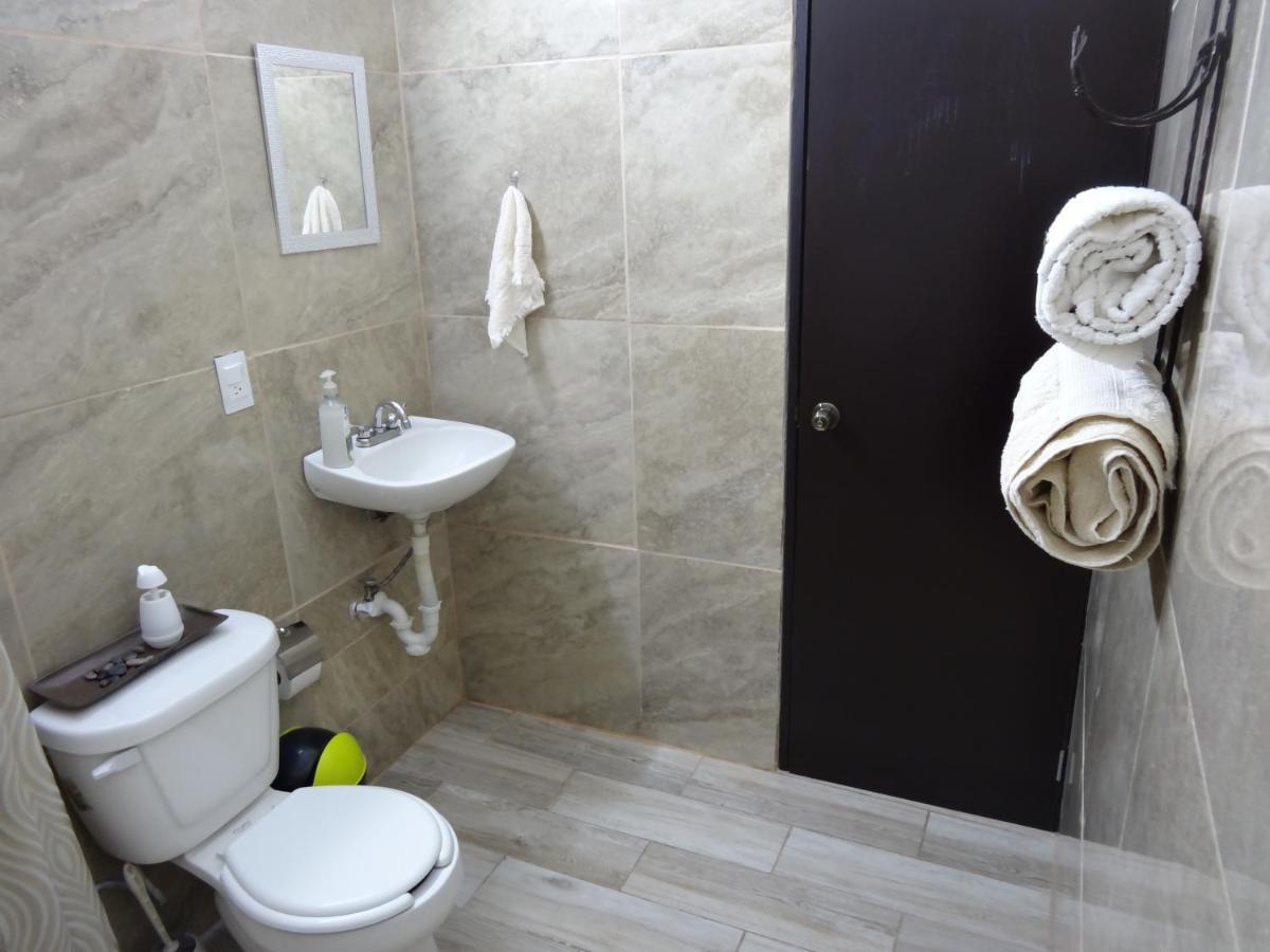 Habitaciones-Comodas-Aire-Wifi-Tv-Cerca De Playa-!!Excelente Precio II 曼萨尼约 外观 照片