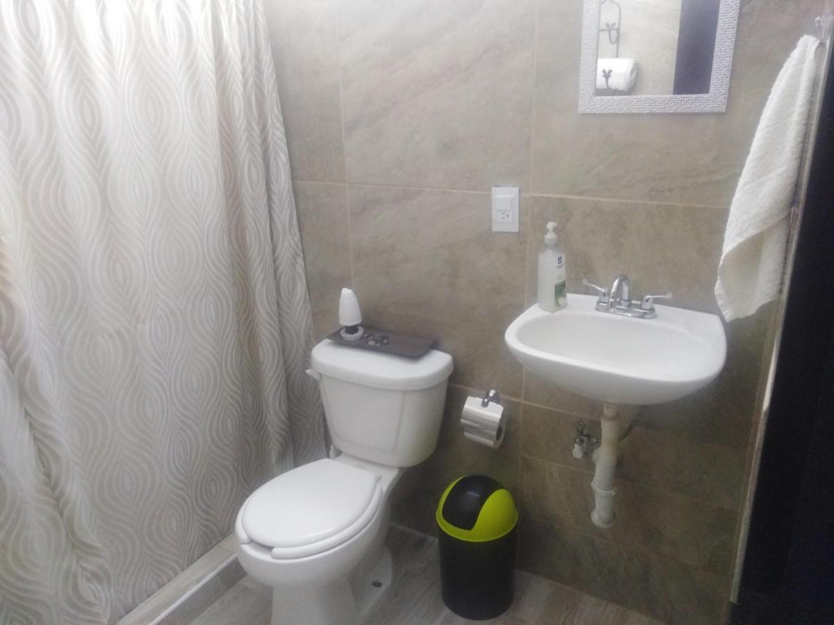 Habitaciones-Comodas-Aire-Wifi-Tv-Cerca De Playa-!!Excelente Precio II 曼萨尼约 外观 照片