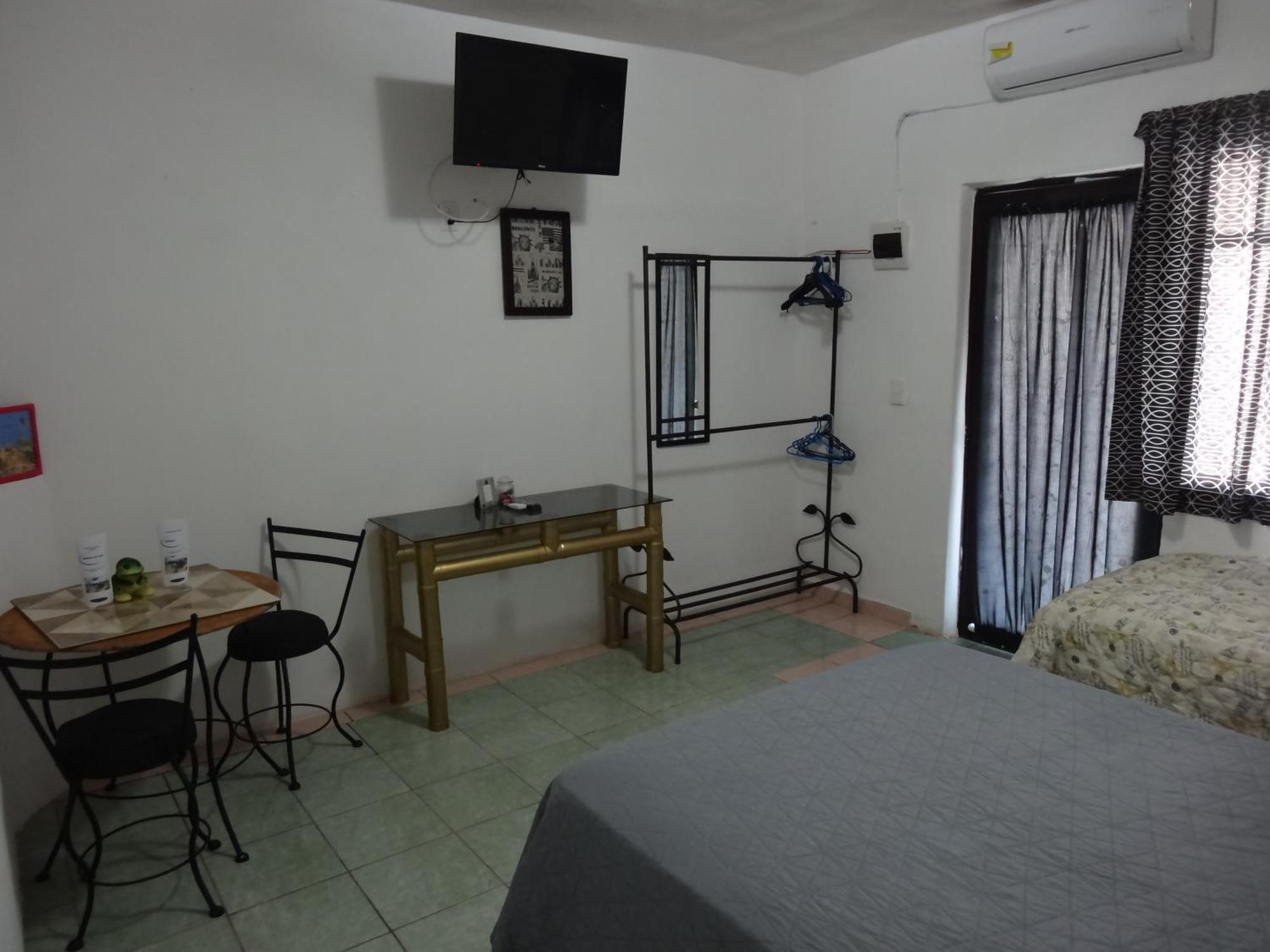 Habitaciones-Comodas-Aire-Wifi-Tv-Cerca De Playa-!!Excelente Precio II 曼萨尼约 外观 照片