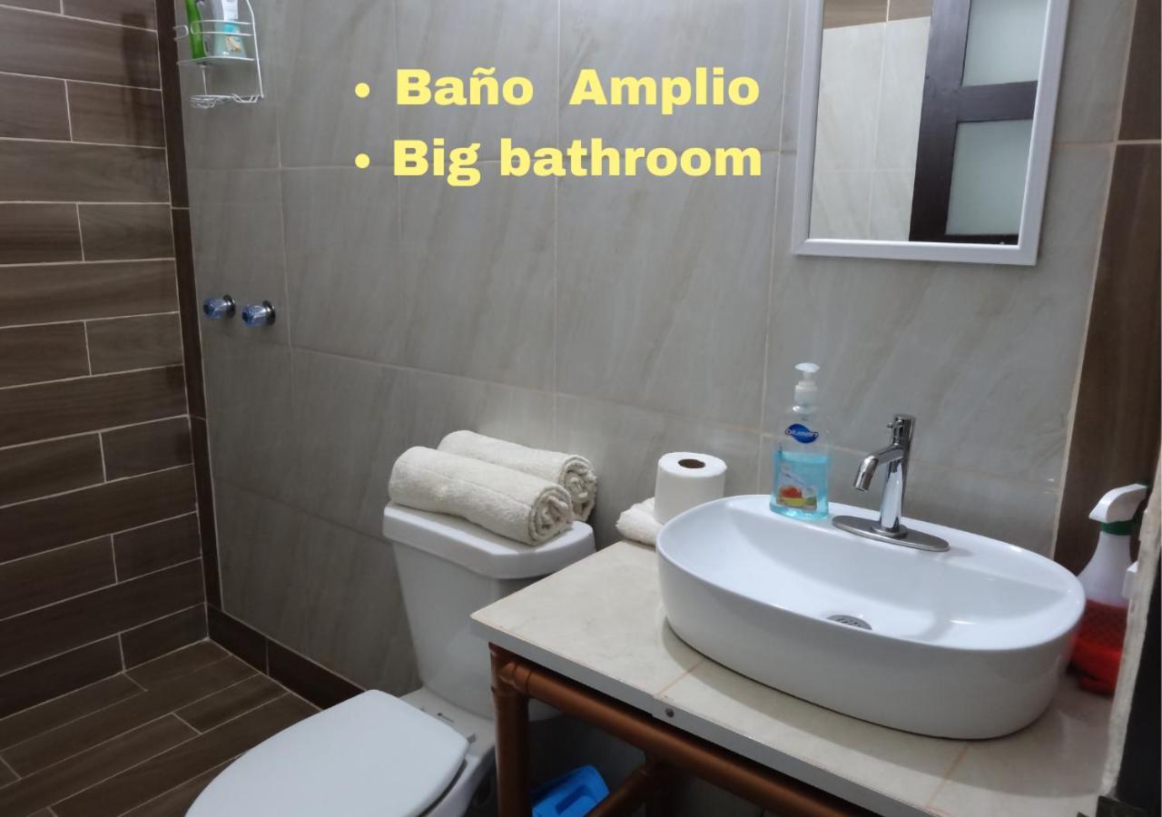 Habitaciones-Comodas-Aire-Wifi-Tv-Cerca De Playa-!!Excelente Precio II 曼萨尼约 外观 照片